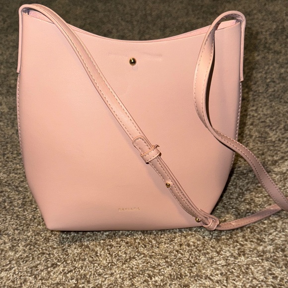 Samara Handbags - Samara Bags medium crossbody bag in peony pink vegan leather & vegan suede - EUC